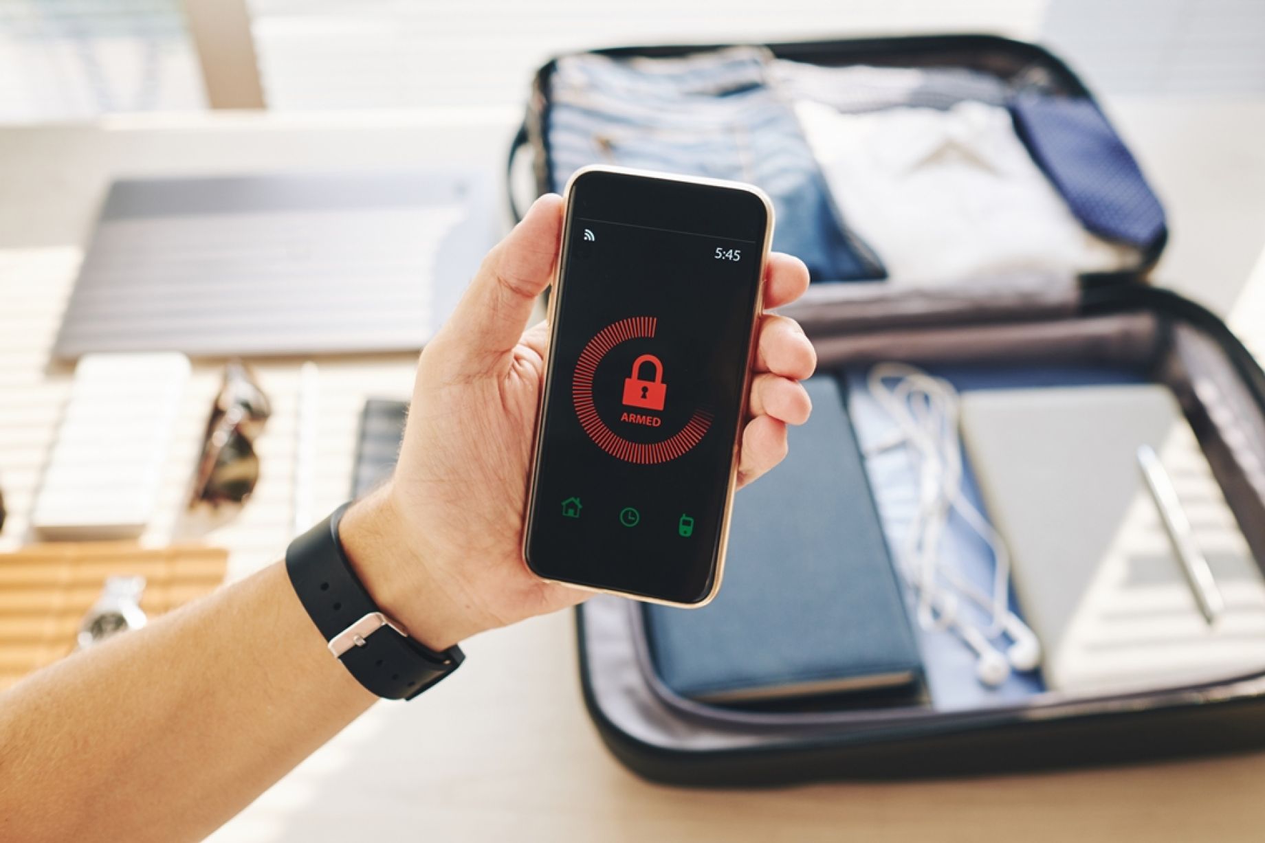 Tutelare i dati durante i viaggi: nuove linee guida per i dipendenti pubblici svizzeri